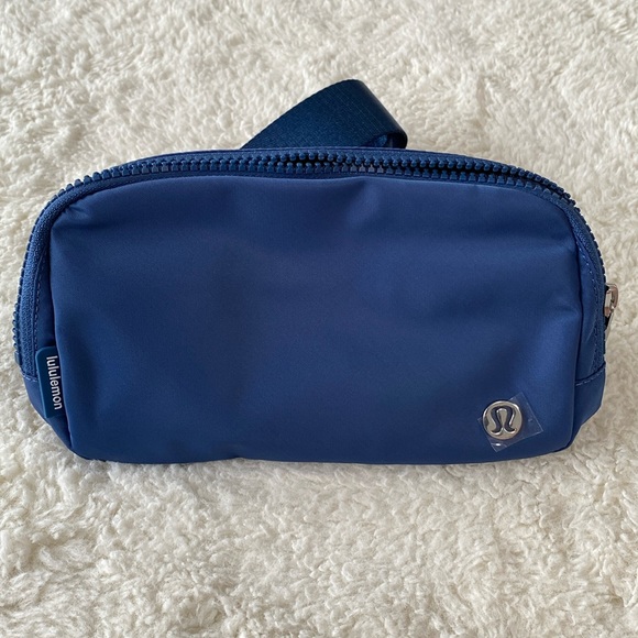 ❤️ Lululemon Petal Blue Extended Strap Everywhere Belt Bag NWT - Picture 11 of 11